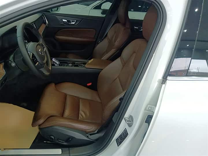 Фото 15 - Volvo S60