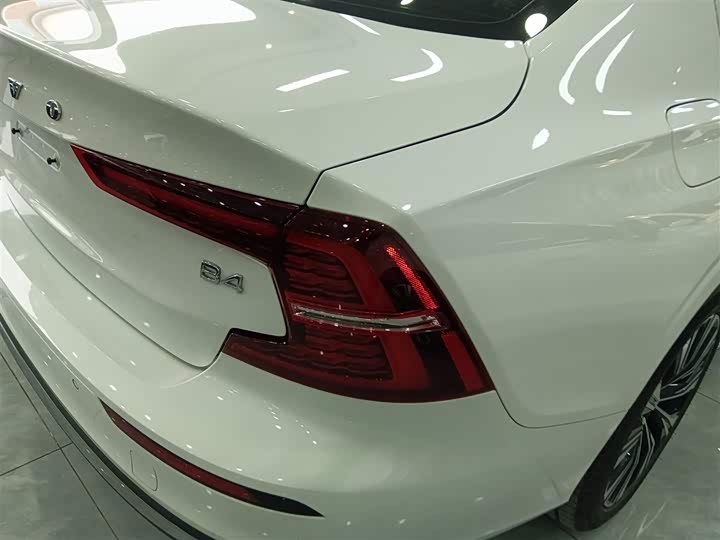 Фото 8 - Volvo S60