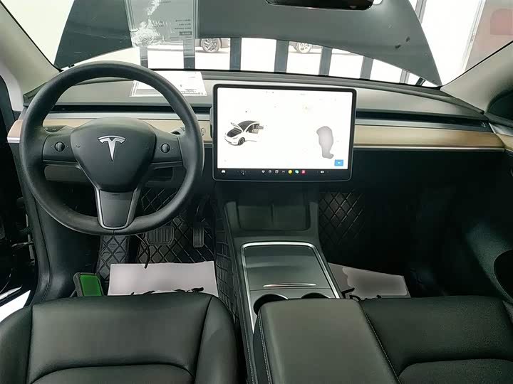 Фото 10 - Tesla Model Y