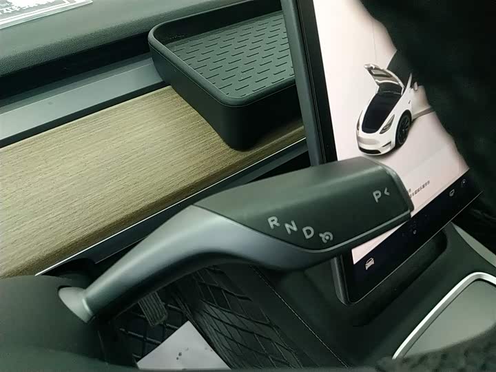 Фото 14 - Tesla Model Y