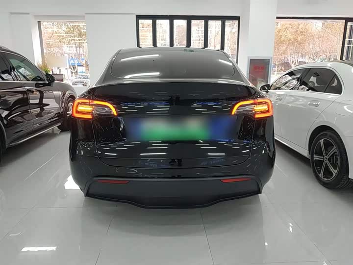 Фото 6 - Tesla Model Y