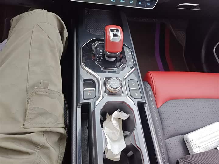 Фото 14 - Geely Icon