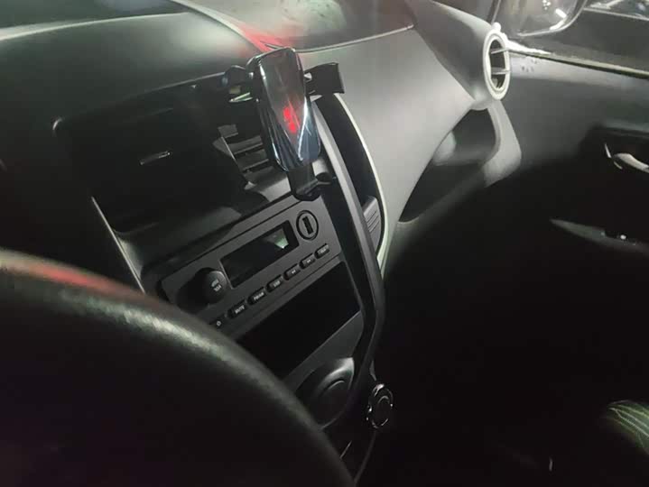 Фото 13 - Changan BenBen E-Star