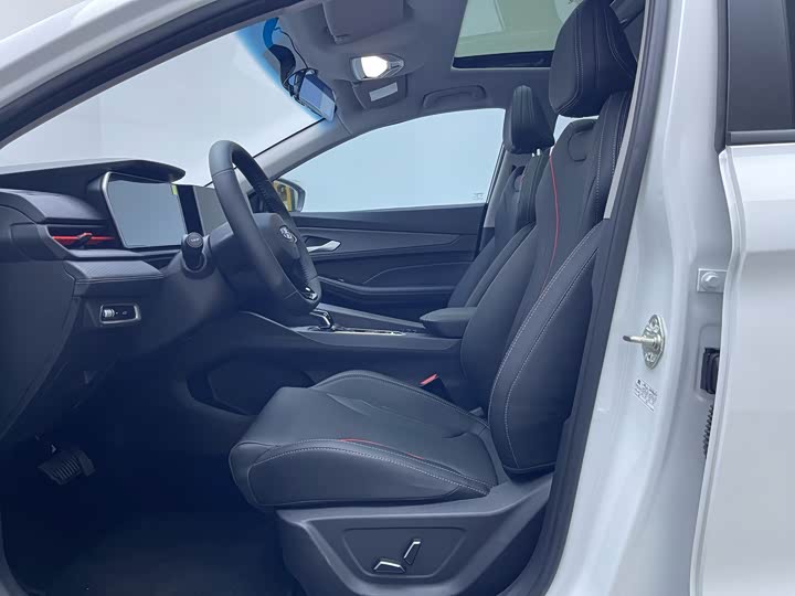 Фото 10 - Geely Binrui