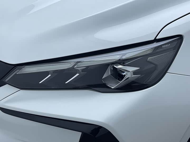 Фото 8 - Geely Binrui