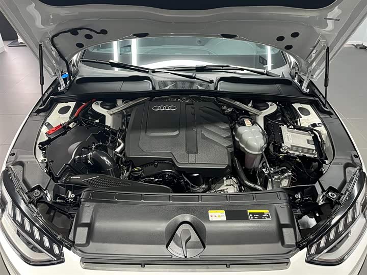 Фото 6 - Audi A4L