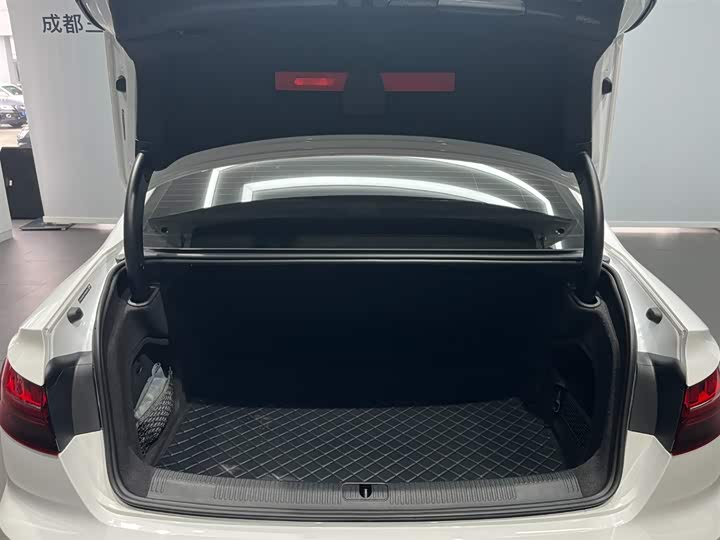 Фото 8 - Audi A4L