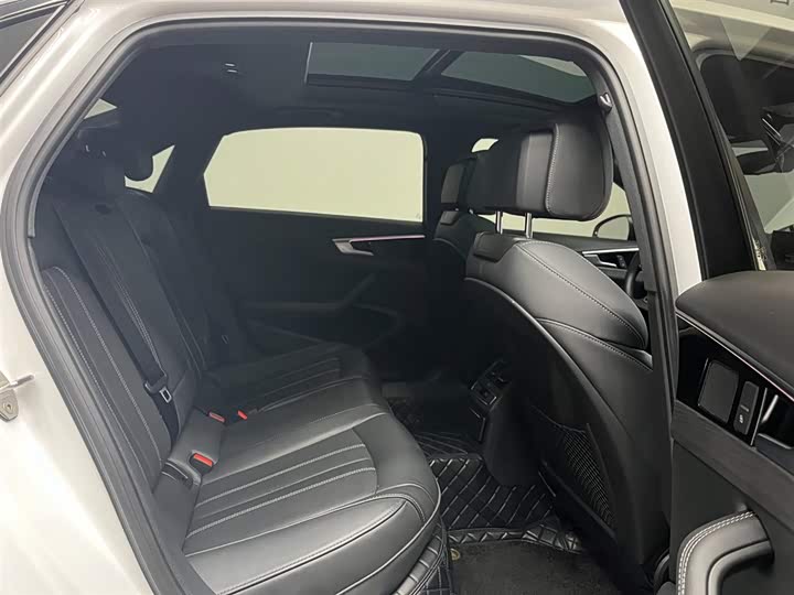 Фото 9 - Audi A4L