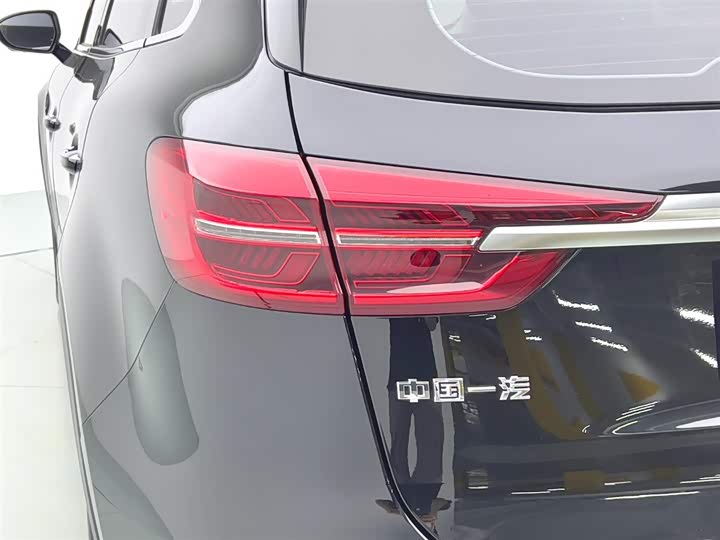 Фото 10 - Hongqi HS5