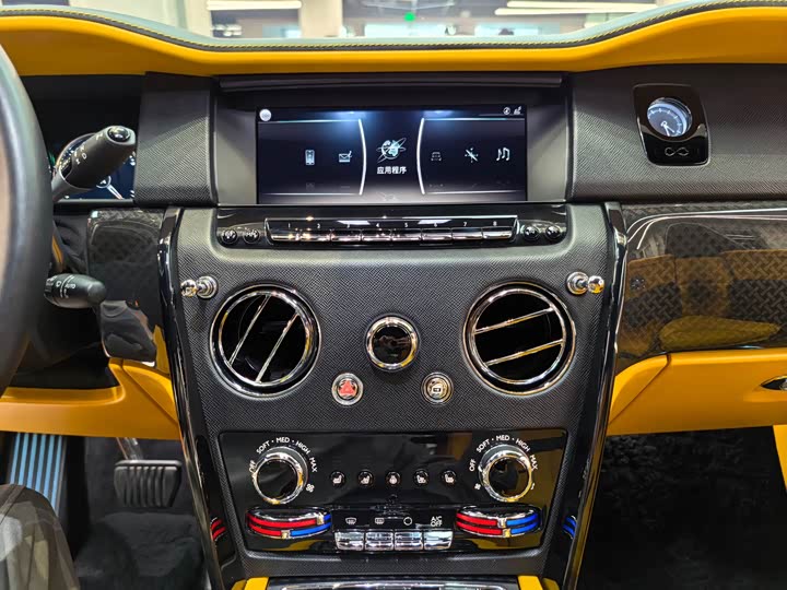 Фото 13 - Rolls-Royce Cullinan