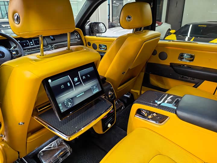 Фото 17 - Rolls-Royce Cullinan