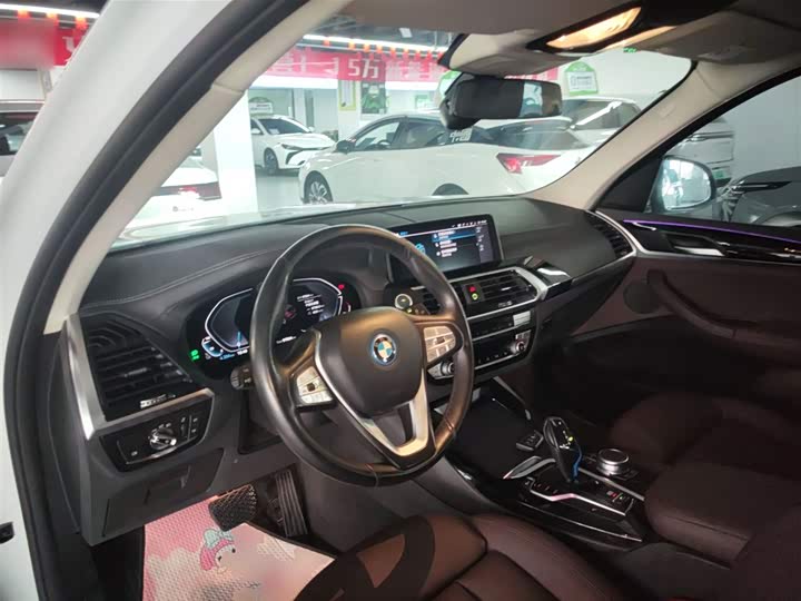 Фото 10 - BMW iX3