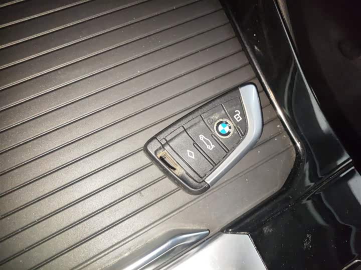 Фото 9 - BMW iX3