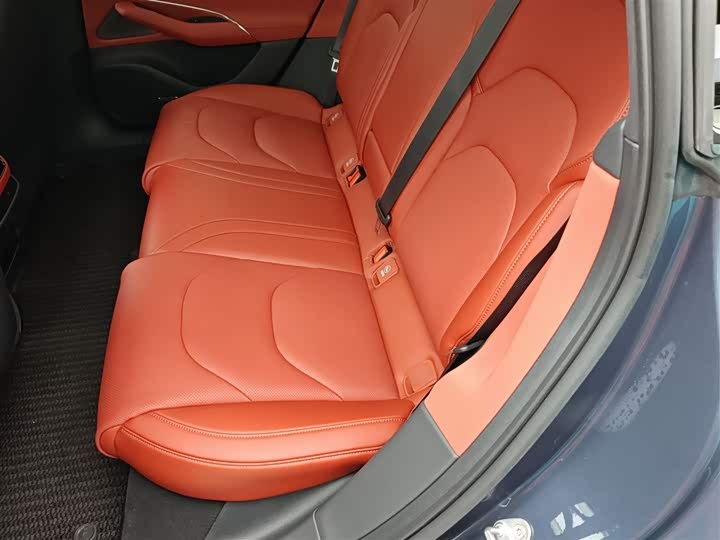 Фото 14 - Xiaomi SU7