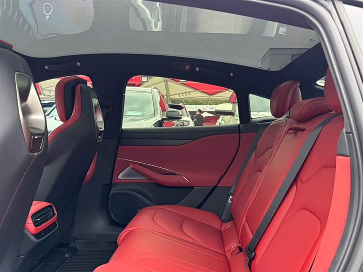 Фото 15 - Xiaomi SU7