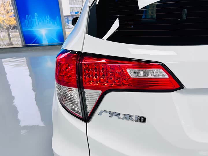 Фото 10 - Honda Vezel