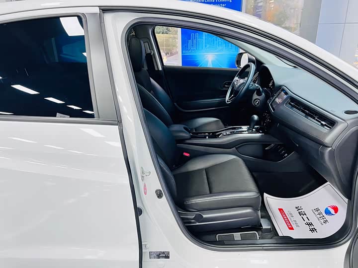 Фото 23 - Honda Vezel