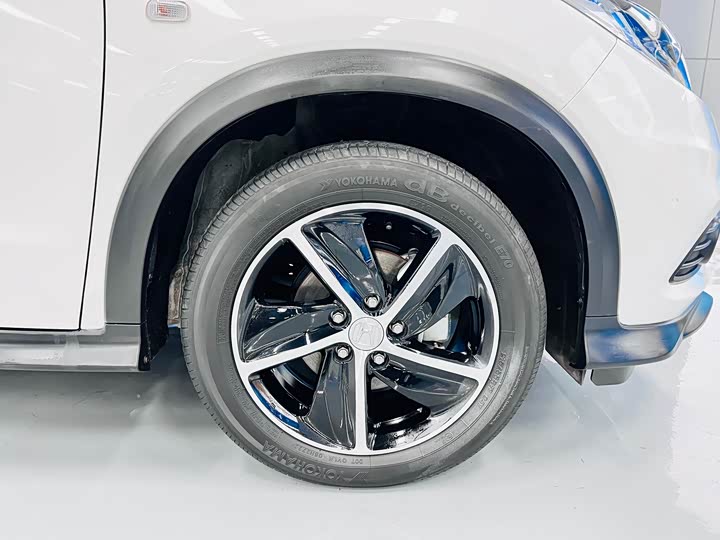 Фото 4 - Honda Vezel