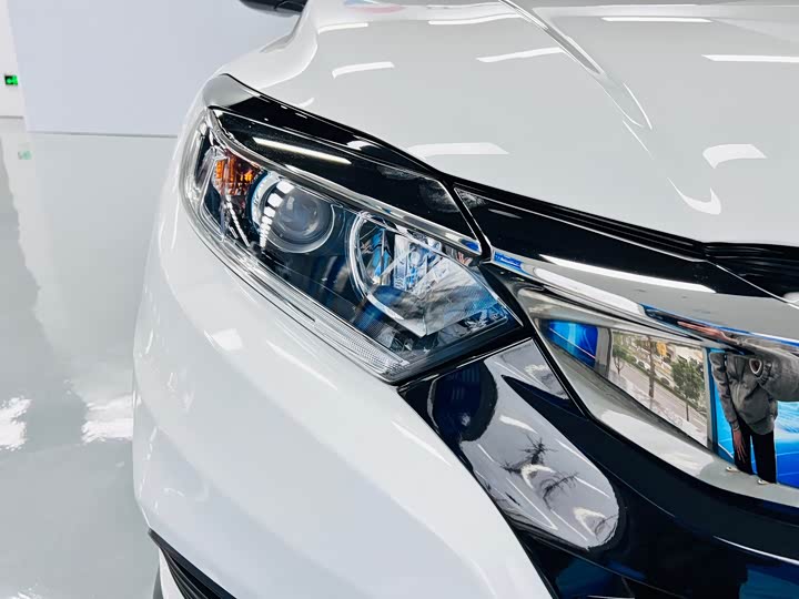 Фото 9 - Honda Vezel