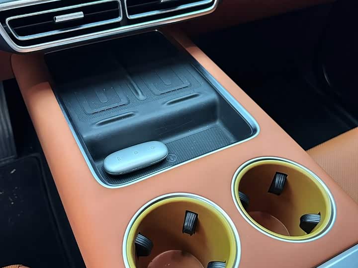 Фото 16 - LiXiang L6