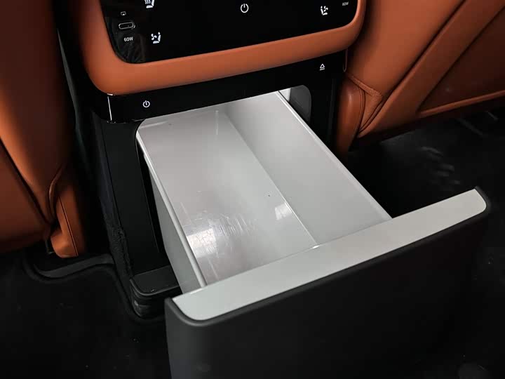 Фото 17 - LiXiang L6