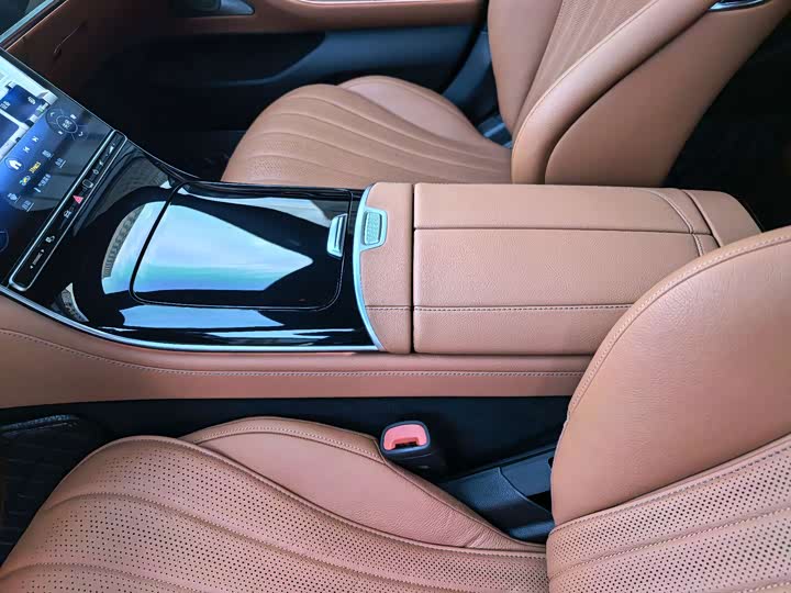 Фото 16 - Mercedes-Benz S-Class