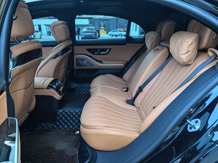 Фото 17 - Mercedes-Benz S-Class