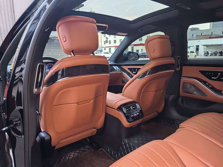 Фото 18 - Mercedes-Benz S-Class