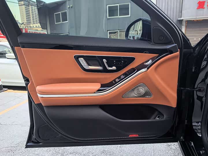 Фото 9 - Mercedes-Benz S-Class