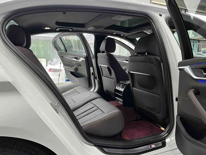 Фото 12 - BMW 5 Series