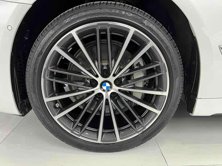 Фото 22 - BMW 5 Series