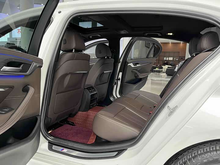 Фото 6 - BMW 5 Series