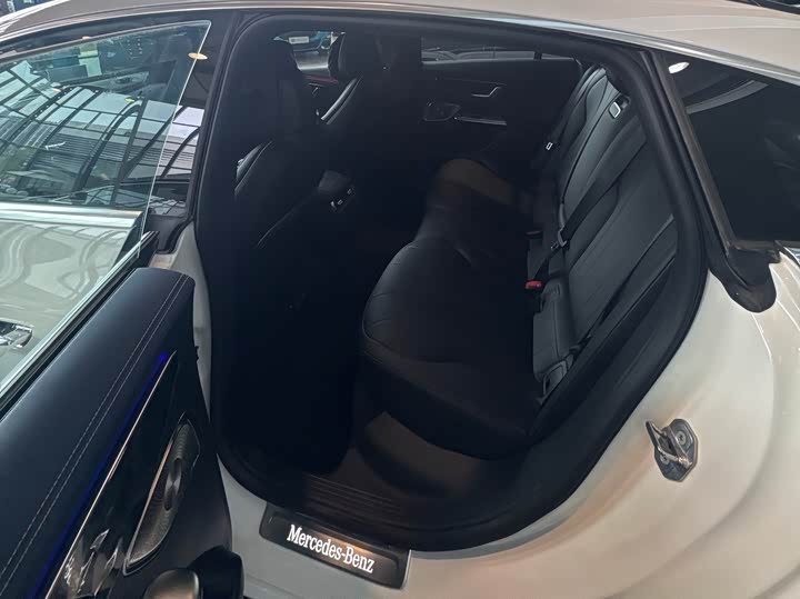 Фото 10 - Mercedes-Benz EQE