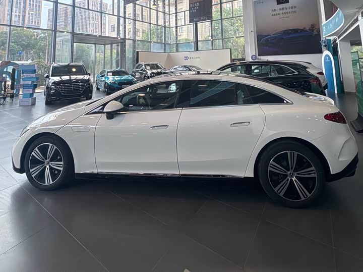 Фото 3 - Mercedes-Benz EQE