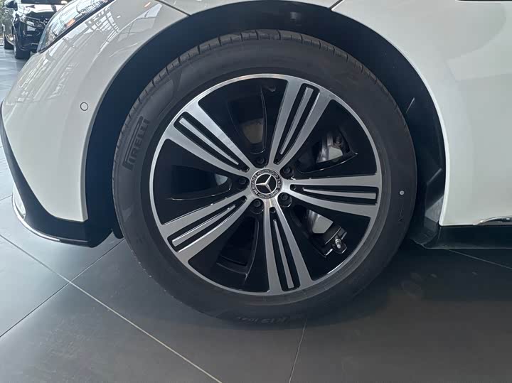 Фото 6 - Mercedes-Benz EQE