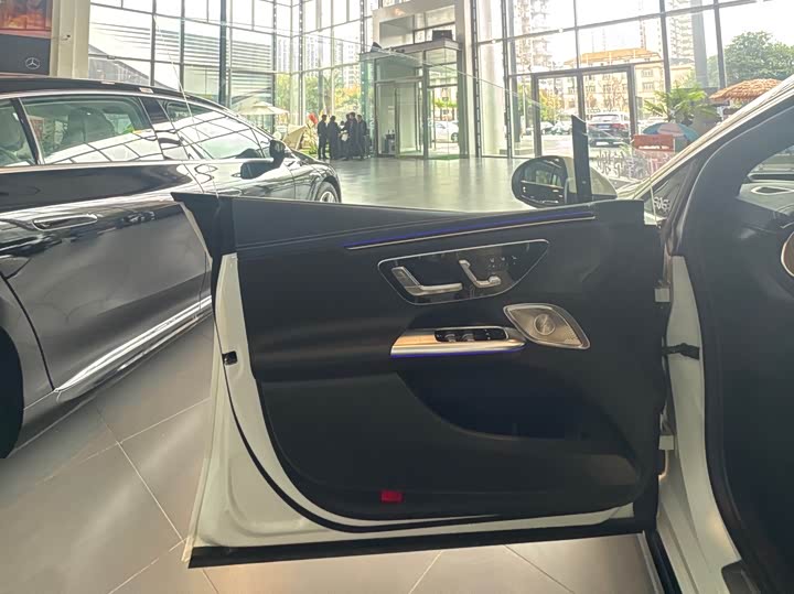 Фото 7 - Mercedes-Benz EQE