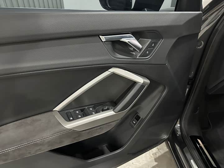 Фото 8 - Audi Q3