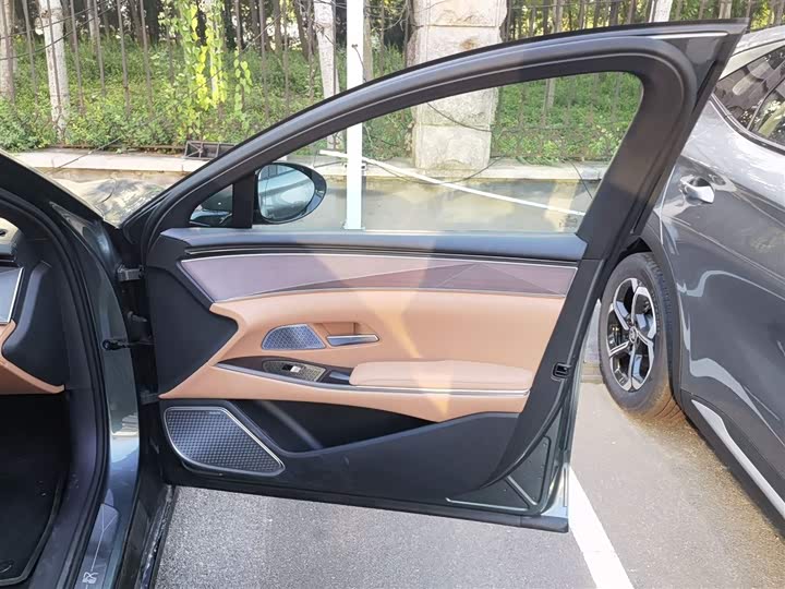 Фото 15 - BYD Han L