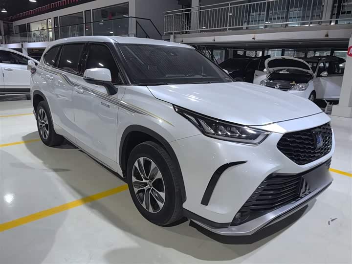 Фото 4 - Toyota Crown Kluger