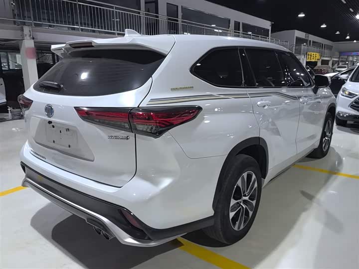 Фото 7 - Toyota Crown Kluger