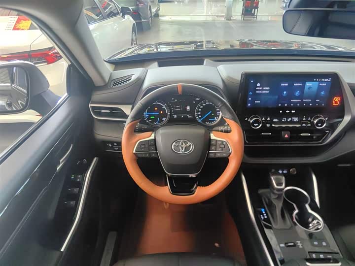 Фото 10 - Toyota Highlander