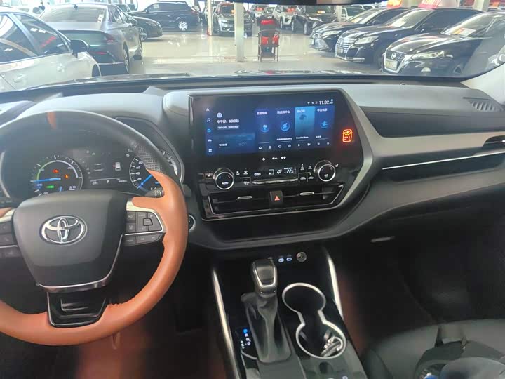 Фото 13 - Toyota Highlander