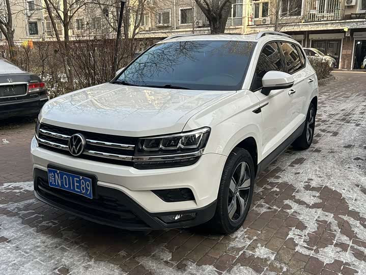 Фото 1 - Volkswagen Tharu