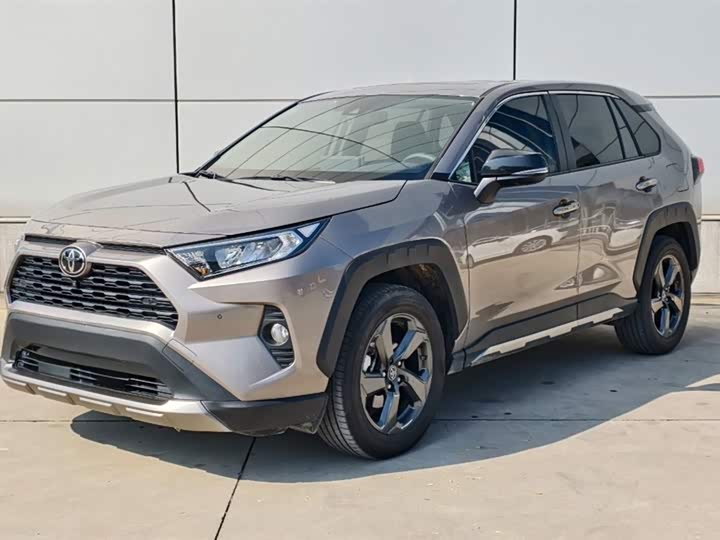 Фото 1 - Toyota RAV4