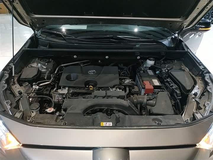 Фото 11 - Toyota RAV4