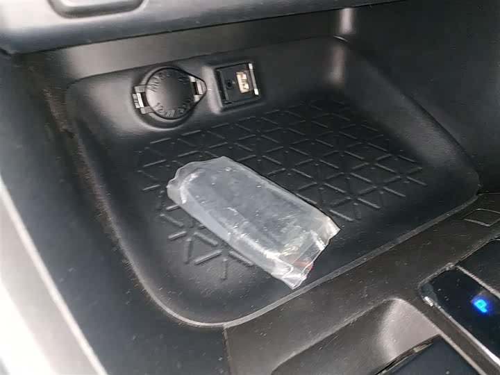 Фото 12 - Toyota RAV4