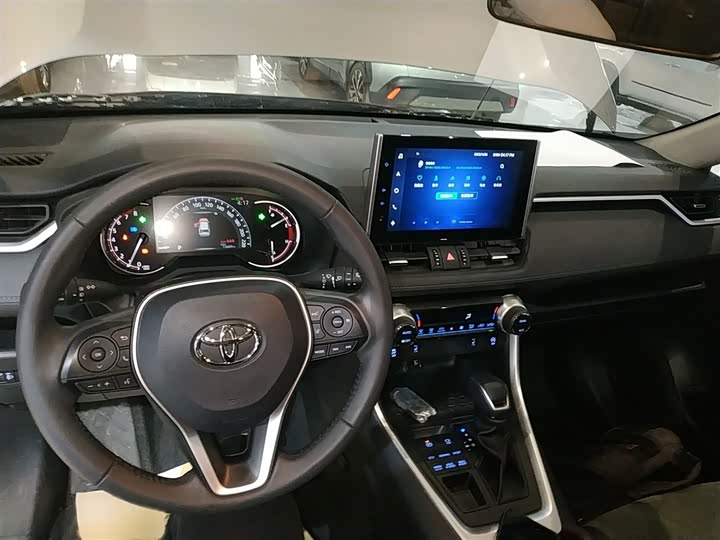 Фото 13 - Toyota RAV4