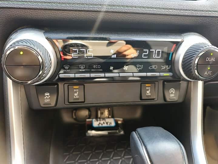 Фото 7 - Toyota RAV4