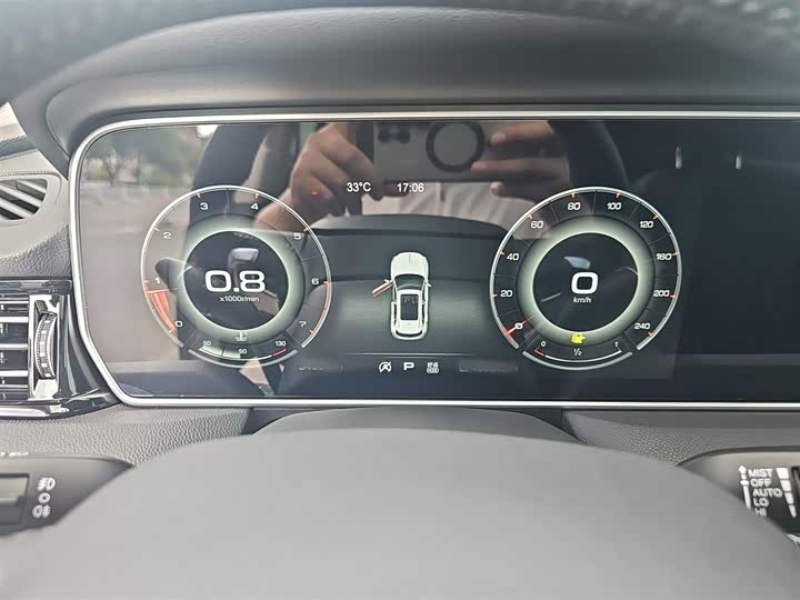 Фото 12 - Hongqi HS5