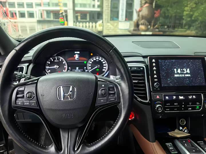 Фото 7 - Honda UR-V